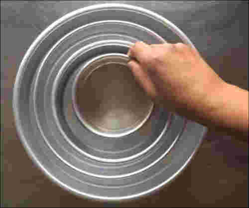 Aluminum round cake pans